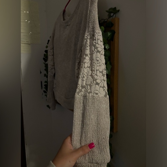 Laced Cropped sweater - Picture 2 of 3